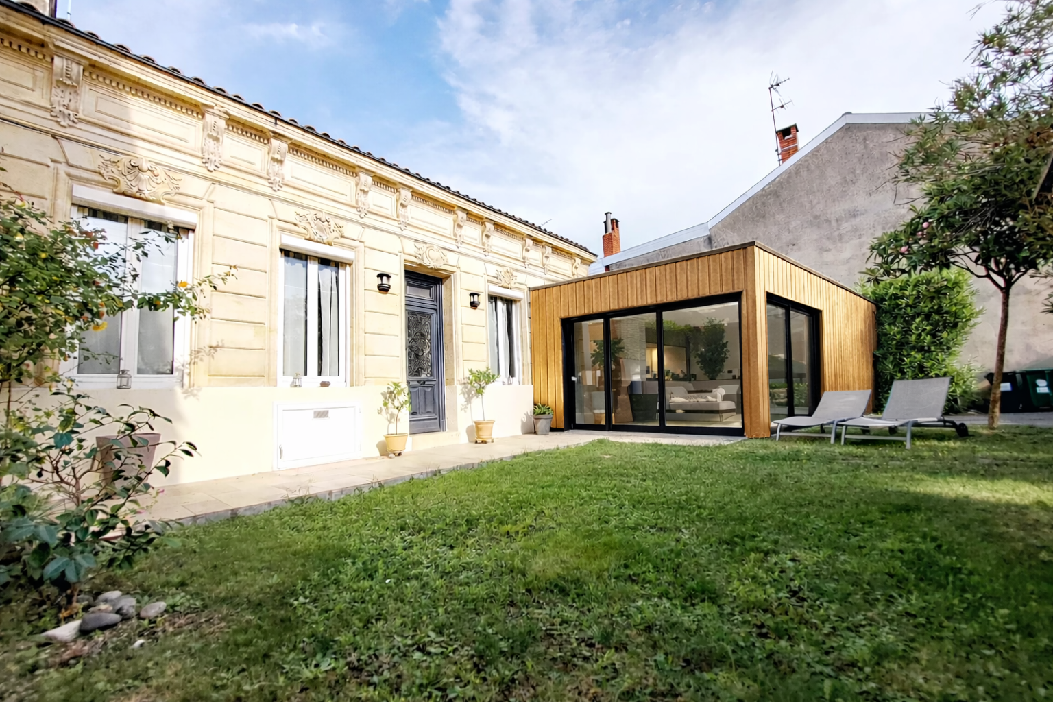 Extension avec bardage bois naturel